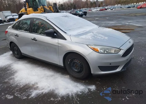2016 Ford Focus S z USA, uszkodzony, nr VIN 1FADP3E24GL311082
